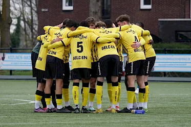 Jeugdspelers sluiten aan bij eerste elftal