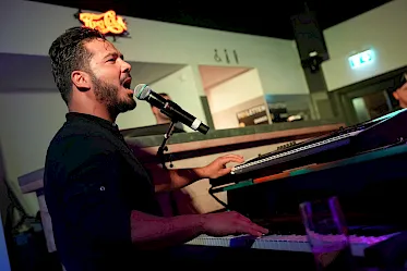 Tickets verkrijgbaar voor afterparty in Lindeboom Voetbalcafé met Mad Pianos