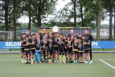 VVV-Venlo O13 kroont zich tot kampioen in Divisie 2