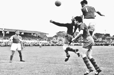 Alkmaar ’54 – Sportclub Venlo ’54: De openingswedstrijd van de Nederlandse Beroeps Voetbal Bond