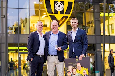 Marco Bogers neemt met gouden waarderingsspeld van KNVB officieel afscheid bij VVV-Venlo