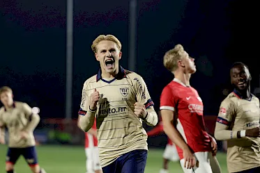 De Blok schiet VVV-Venlo met twee doelpunten naar eerste zege op Jong AZ