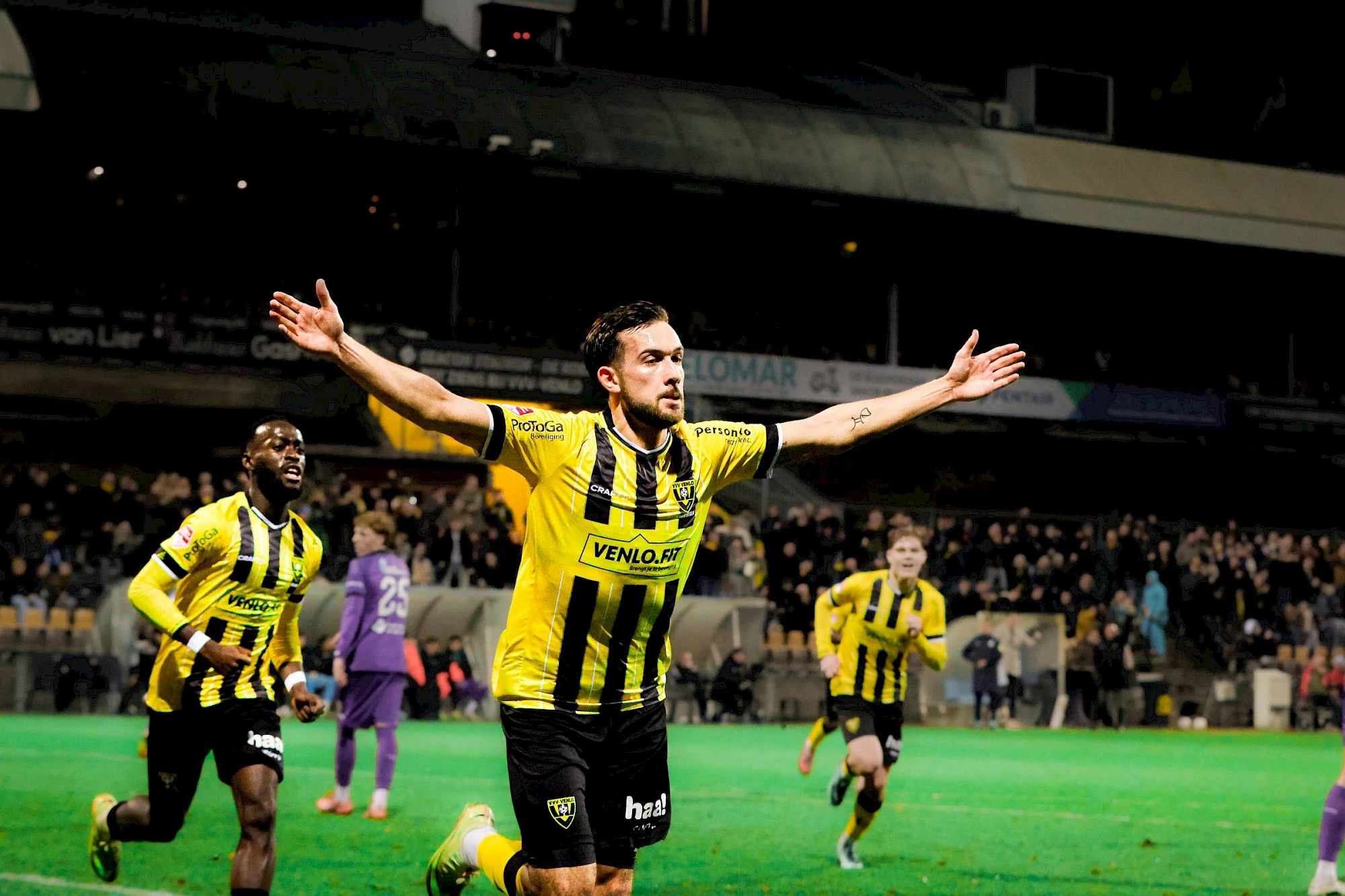 Hattrickheld Zandbergen bezorgt VVV-Venlo thuiszege op FC Dordrecht