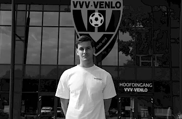 Vrijdag applaus in 22ste minuut voor overleden VVV-stagiair Tom Eijkelenberg