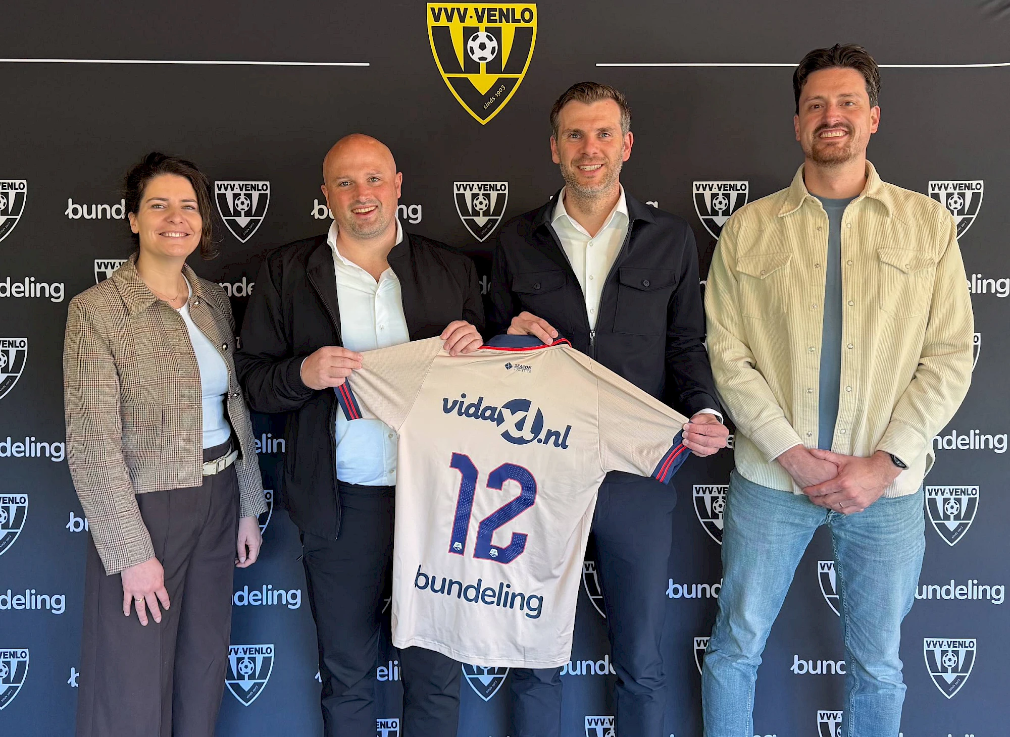 Bundeling prijkt komend seizoen op achterzijde VVV-shirt