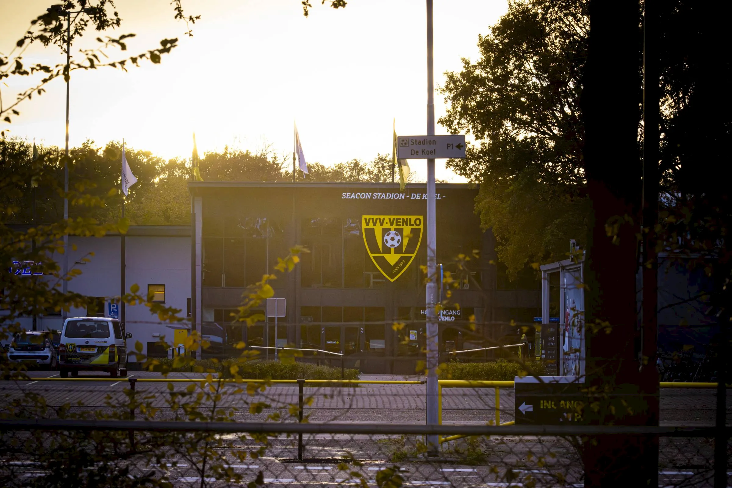 Oost-ingang gesloten rondom de Herman & Wiel Teeuwen Memorial