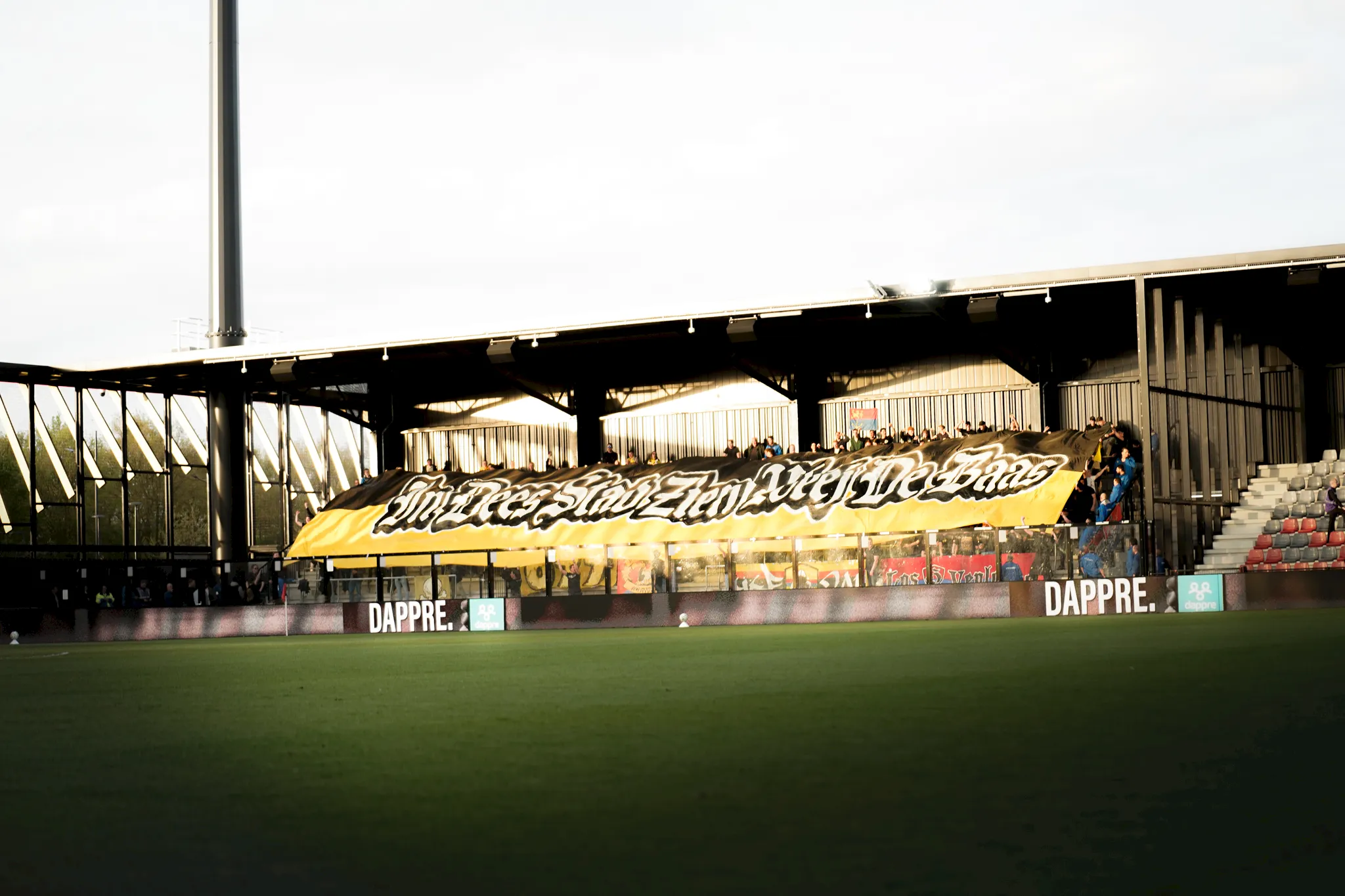 Uitvak Helmond bijna uitverkocht: reis mee en steun VVV!
