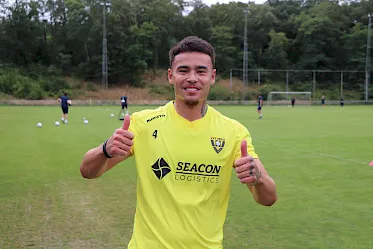 Dekker op de weg terug na zware blessure: “Heerlijk om weer op het veld te staan”