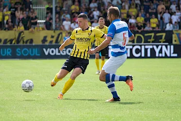 VVV-Venlo na vroege rode kaart onderuit tegen PEC Zwolle