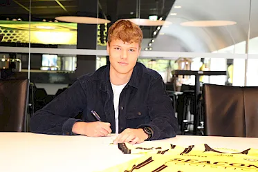 Kluskens tekent eerste profcontract bij VVV-Venlo
