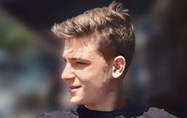 Luid applaus voor overleden supporter Koen (21)