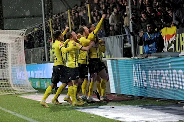 VVV-Venlo trakteert De Koel tegen FC Den Bosch op riante zege